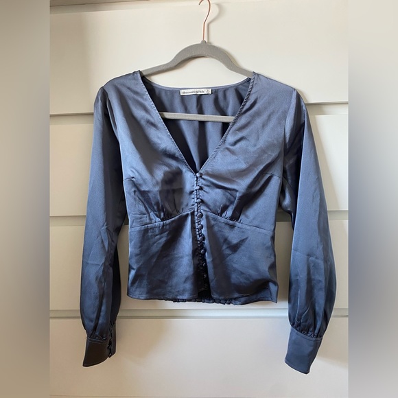 Abercrombie & Fitch Tops - Abercrombie & Fitch long sleeve satin puff top